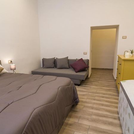 Bed and Breakfast Giù al Centro Napoli Esterno foto